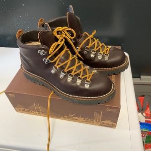 danner mountain light size 9.5 ee made in usa gortex